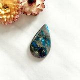 Large Ocean Blue Teardrop Ithaca Peak Turquoise Background