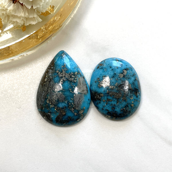 Large Ocean Blue Mixed Ithaca Peak Turquoise, Set of 2 Background