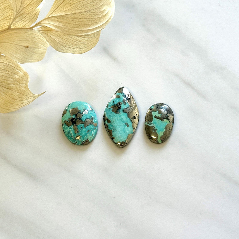 Medium Sky Blue Mixed Ithaca Peak Turquoise, Set of 3 Background