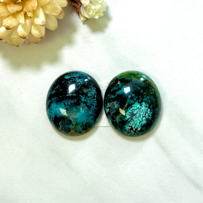 Medium Deep Blue Oval Yungai Turquoise, Set of 2 Background