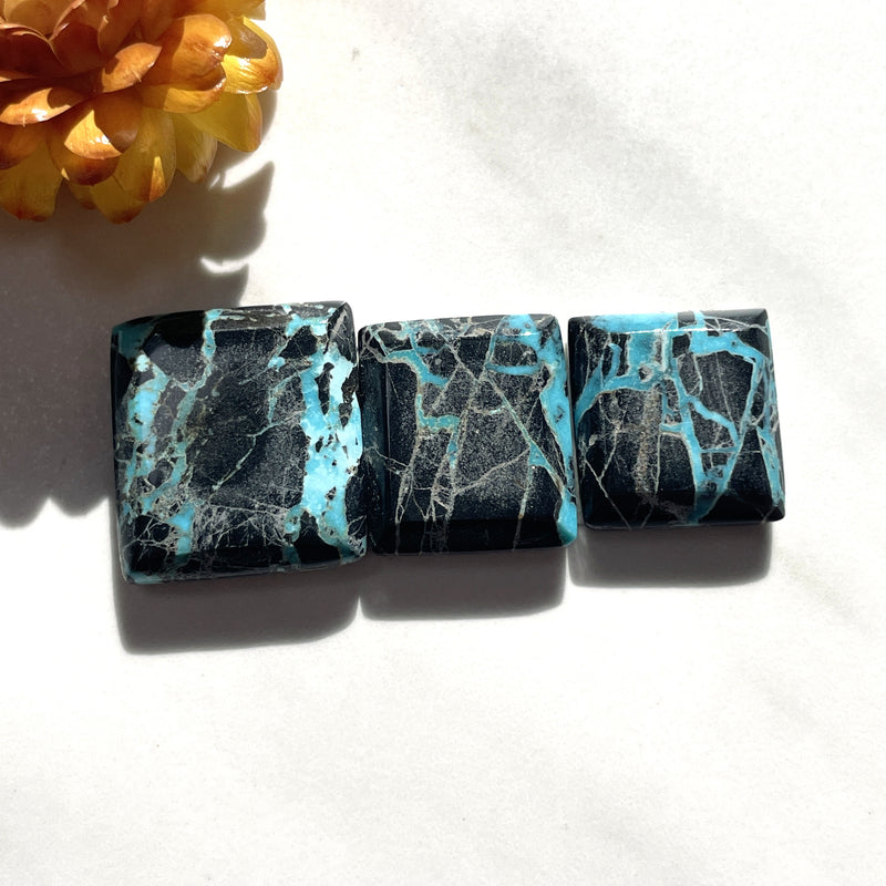 Medium Ocean Blue Bar Yungai Turquoise, Set of 3 Background