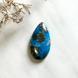 Large Ocean Blue Teardrop Ithaca Peak Turquoise Background