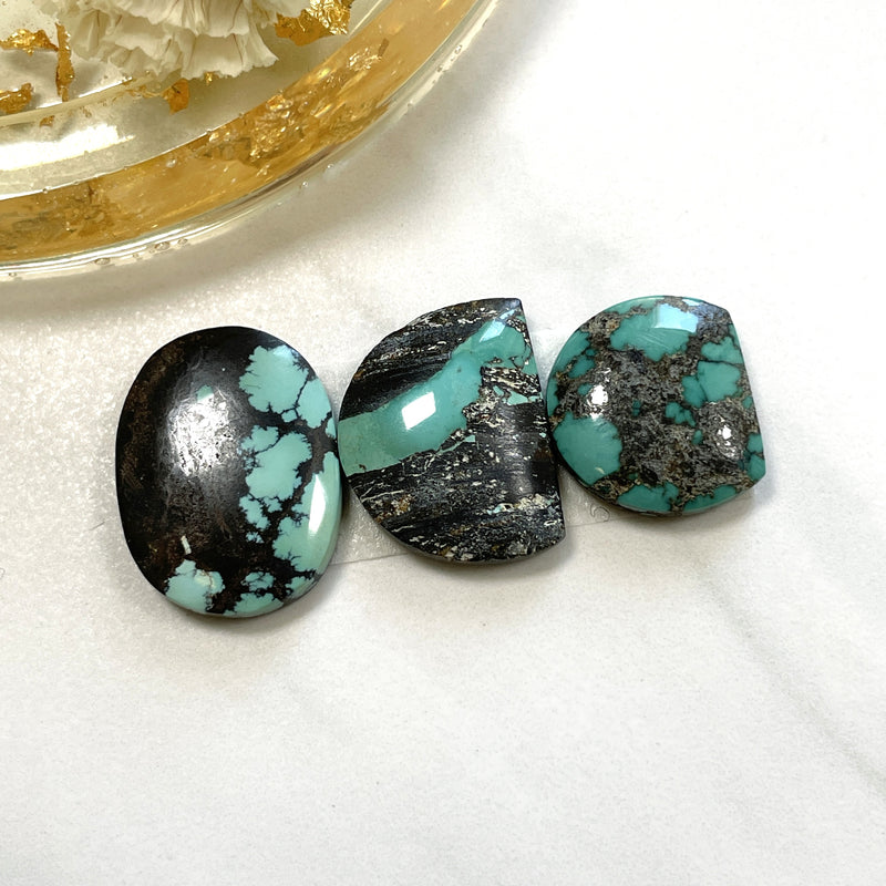 Medium Ocean Blue Mixed Yungai Turquoise, Set of 3 Background