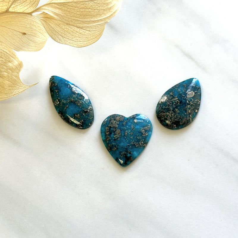 Large Ocean Blue Mixed Ithaca Peak Turquoise, Set of 3 Background