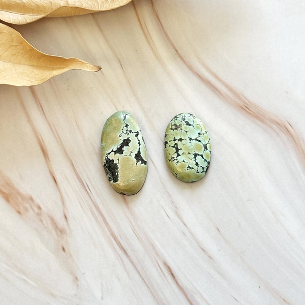 Large Yellow Oval Giraffe Turquoise, Set of 2 Background
