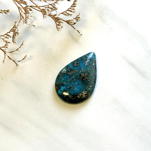 Large Ocean Blue Teardrop Ithaca Peak Turquoise Background