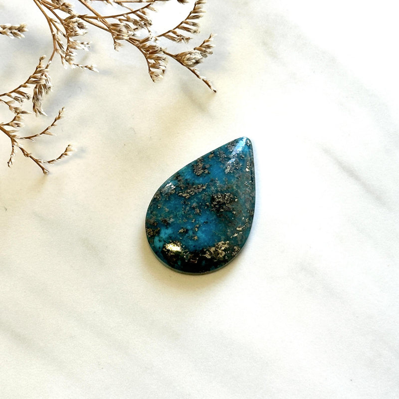 Large Ocean Blue Teardrop Ithaca Peak Turquoise Background