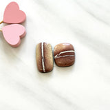 Medium Red Mixed White Buffalo Dolomite, Set of 2 Background