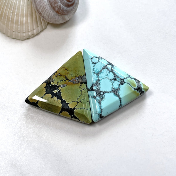 Large Mixed Triangle Mixed Turquoise, Set of 2 Background