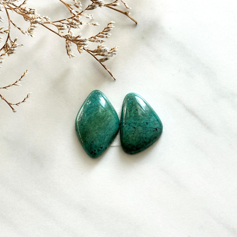 Medium Deep Green Mixed Yungai Turquoise, Set of 2 Background