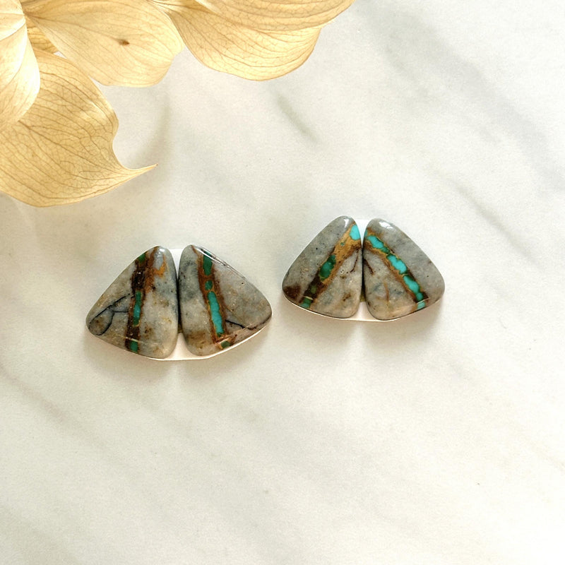 Small Sky Blue Triangle Royston Turquoise, Set of 4 Background