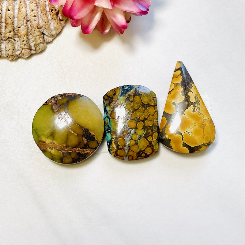 Large Earth Brown Mixed Treasure Mountain Turquoise, Set of 3 Background