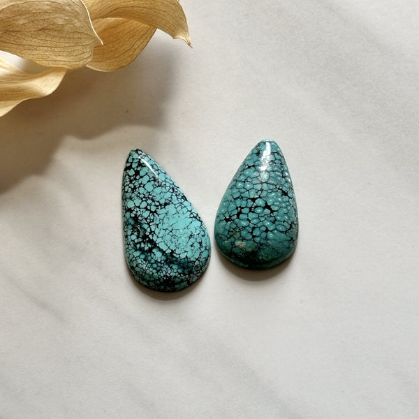 Large Sky Blue Teardrop Yungai Turquoise, Set of 2 Background