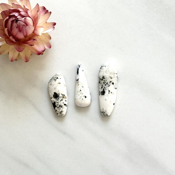 Large White Mixed White Buffalo Dolomite, Set of 3 Background
