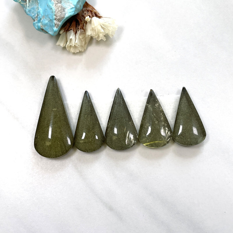 Medium Swamp Green Teardrop Rosarita, Set of 5 Background