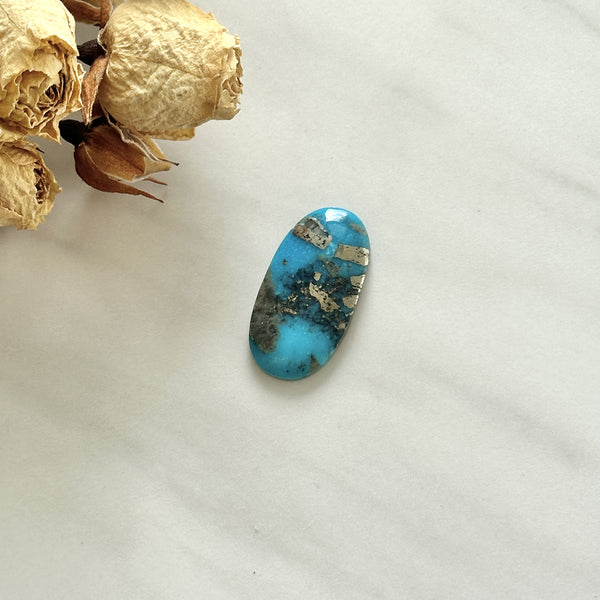 Large Ocean Blue Oval Ithaca Peak Turquoise Background