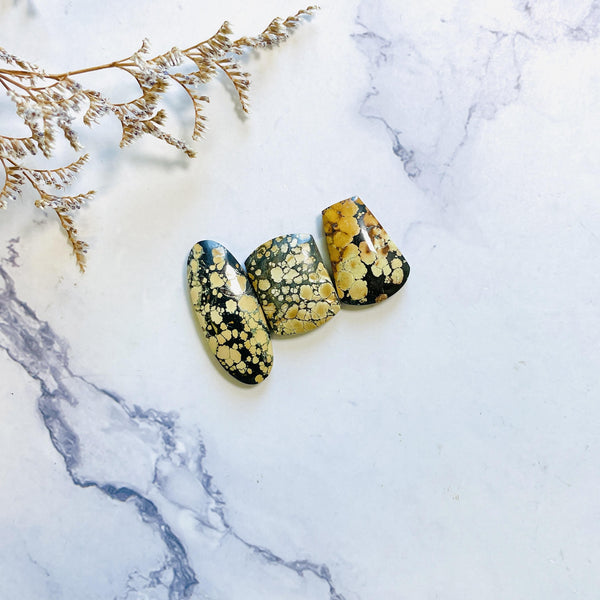 Large Earth Brown Mixed Giraffe Turquoise, Set of 3 Background