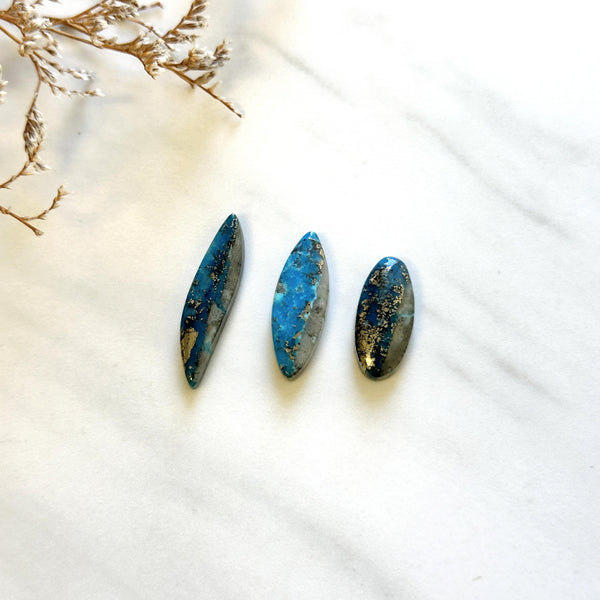 Medium Ocean Blue Mixed Ithaca Peak Turquoise, Set of 3 Background