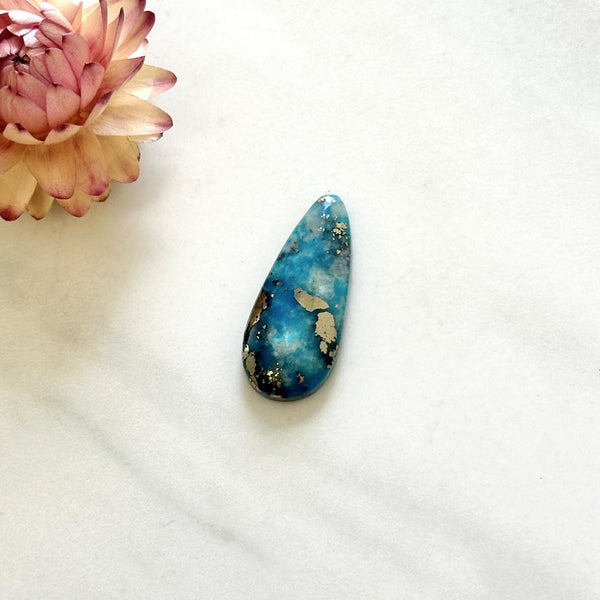 Large Sky Blue Teardrop Ithaca Peak Turquoise Background