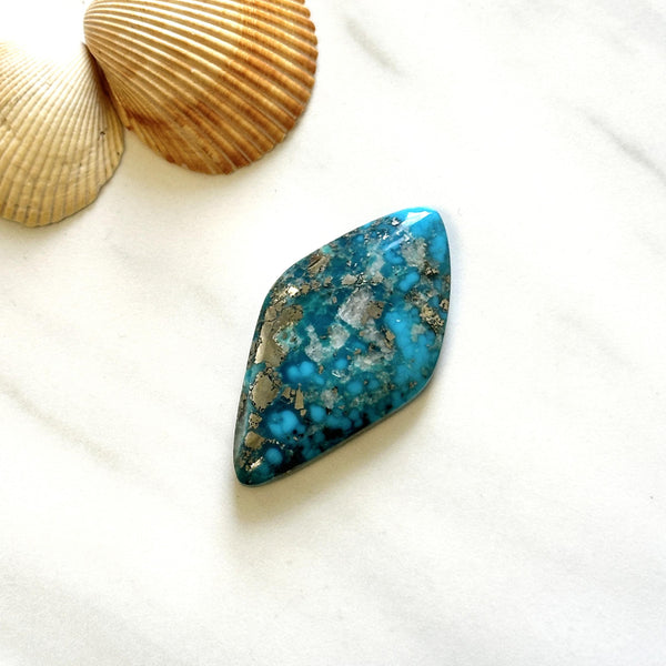 Large Ocean Blue Diamond Ithaca Peak Turquoise Background