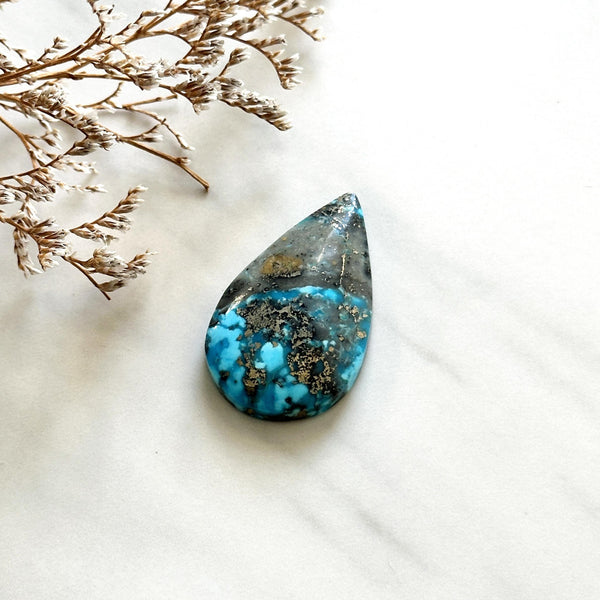 Large Sky Blue Teardrop Ithaca Peak Turquoise Background