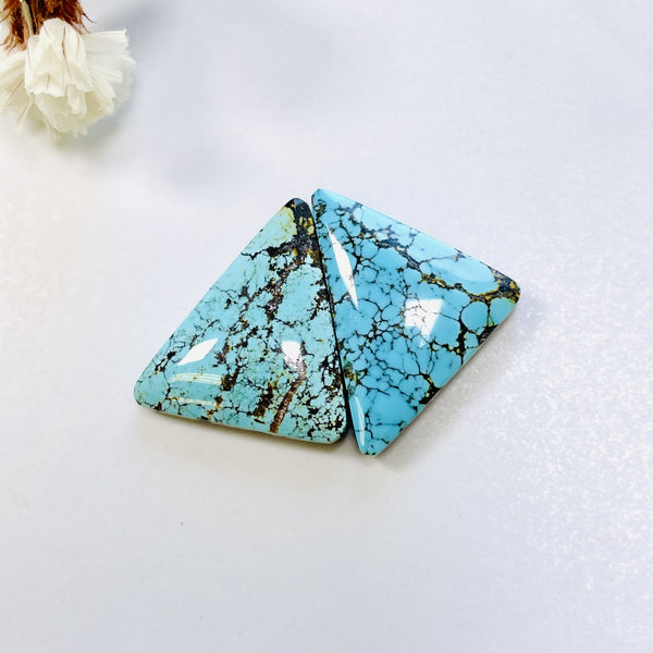 Medium Sky Blue Triangle Yungai Turquoise, Set of 2 Background