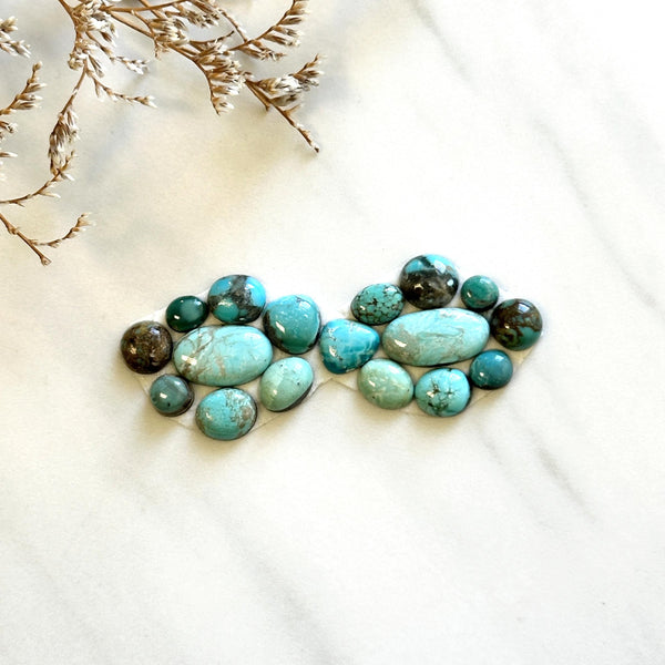 Small Mixed Mixed Mixed Turquoise, Set of 17 Background