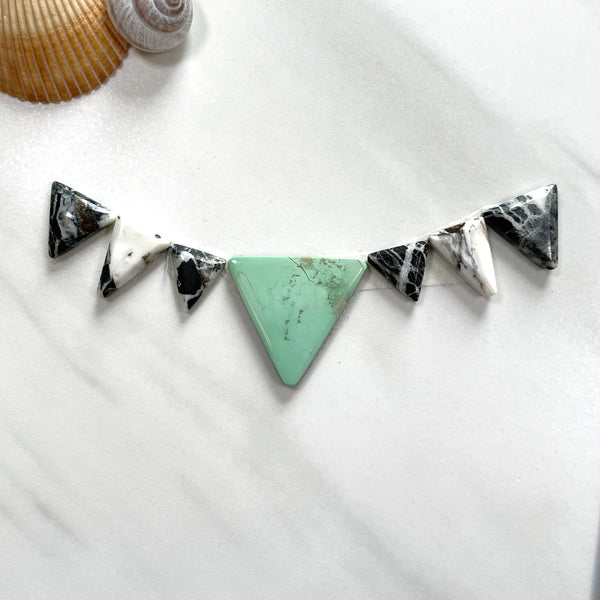 Small Mixed Triangle Mixed Turquoise, Set of 7 Background