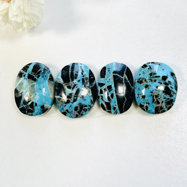 Small Ocean Blue Oval Yungai Turquoise, Set of 4 Background