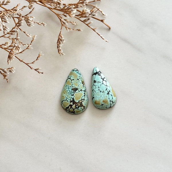 Medium Sky Blue Teardrop Giraffe Turquoise, Set of 2 Background