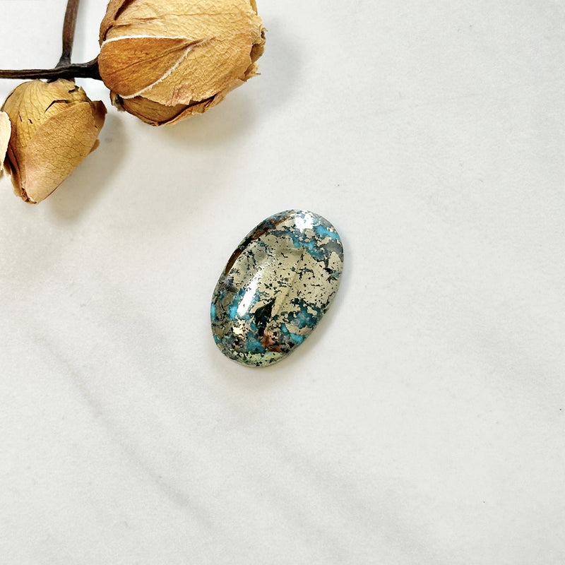 Large Sky Blue Oval Ithaca Peak Turquoise Background