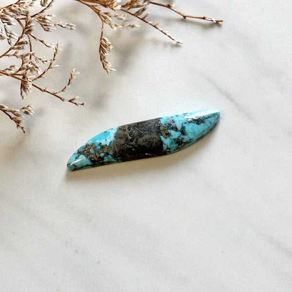 Large Sky Blue Freeform Ithaca Peak Turquoise Background