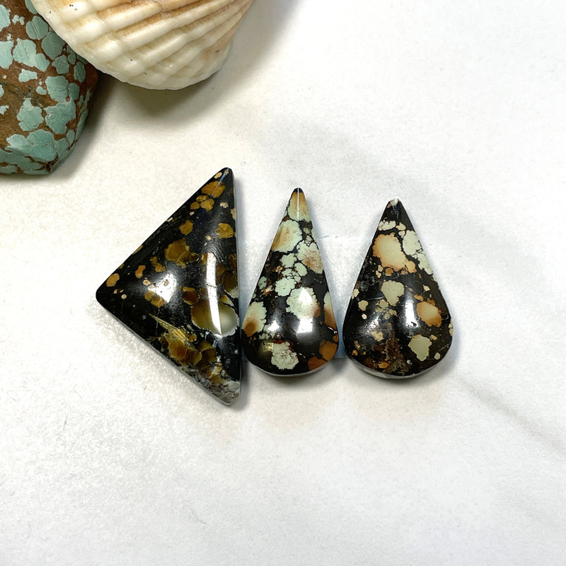 Large Mixed Mixed Treasure Mountain Turquoise, Set of 3 Background