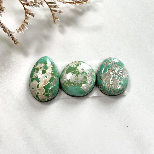 Small Mint Green Mixed Carico Lake Turquoise, Set of 3 Background