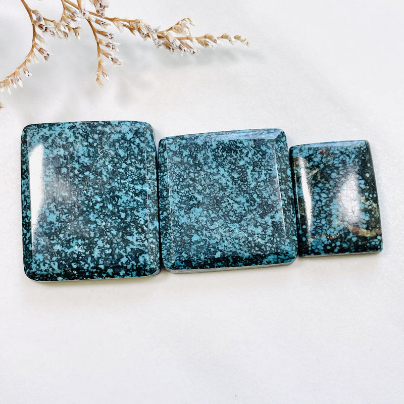 Large Ocean Blue Bar Yungai Turquoise, Set of 3 Background