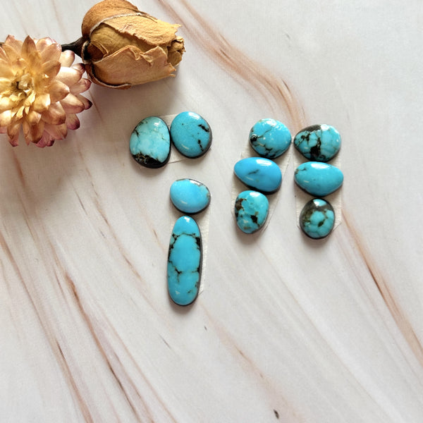 Small Sky Blue Mixed Yungai Turquoise, Set of 10 Background