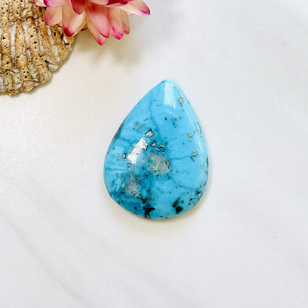 Large Sky Blue Teardrop Ithaca Peak Turquoise Background