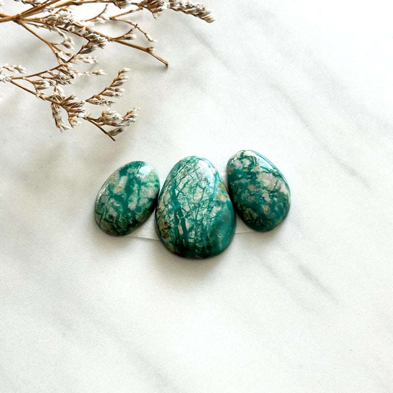 Large Deep Green Mixed Fox Turquoise, Set of 3 Background
