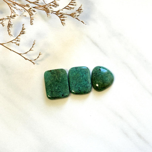 Small Deep Green Mixed Yungai Turquoise, Set of 3 Background