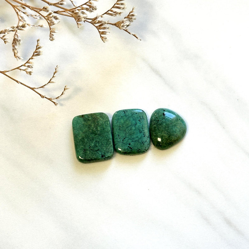 Small Deep Green Mixed Yungai Turquoise, Set of 3 Background