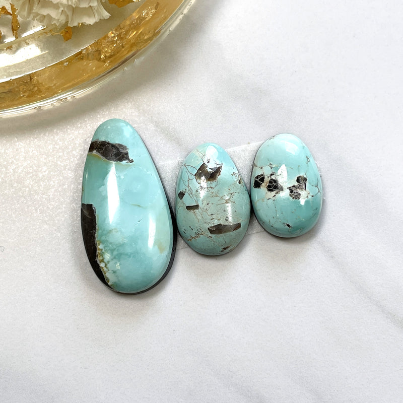 Large Sky Blue Freeform Carico Lake Turquoise, Set of 3 Background