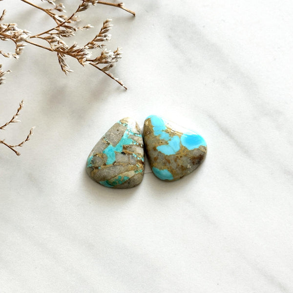 Large Sky Blue Triangle Royston Turquoise, Set of 2 Background