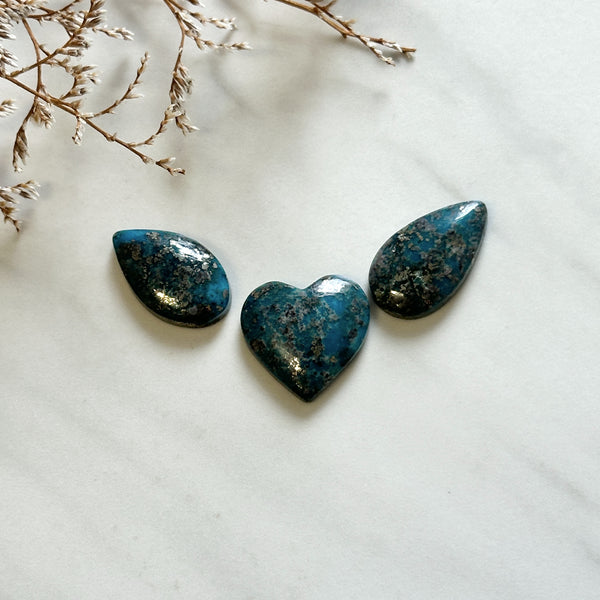 Medium Ocean Blue Mixed Ithaca Peak Turquoise, Set of 3 Background