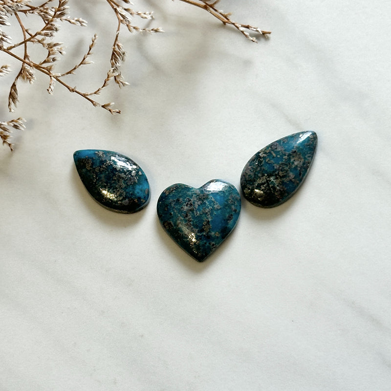 Medium Ocean Blue Mixed Ithaca Peak Turquoise, Set of 3 Background