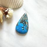 Large Ocean Blue Teardrop Ithaca Peak Turquoise Background