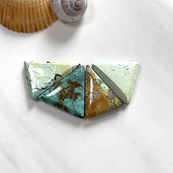 Medium Mixed Triangle Mixed Turquoise, Set of 4 Background