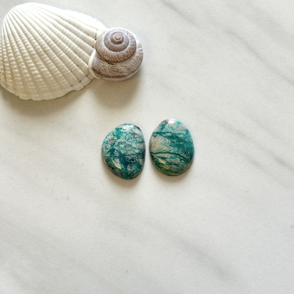 Medium Deep Green Mixed Fox Turquoise, Set of 2 Background