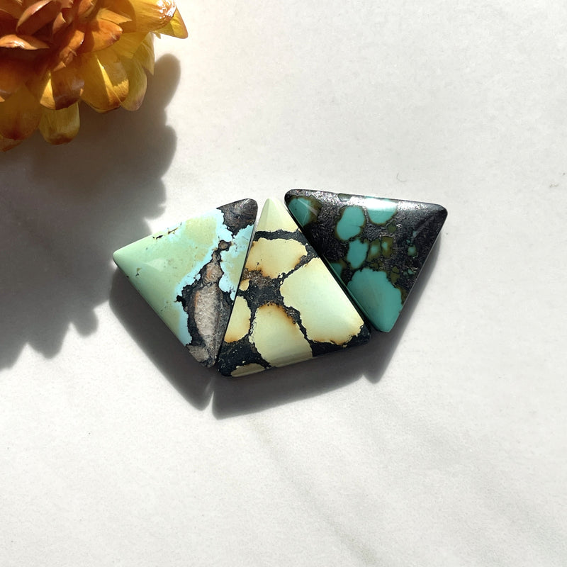 Medium Mixed Triangle Mixed Turquoise, Set of 3 Background