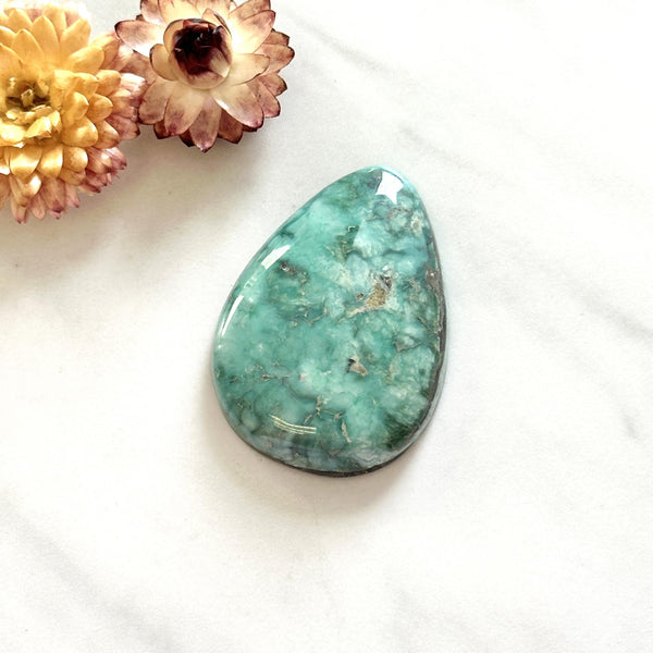 Large Faint Green Teardrop Broken Arrow Variscite Background