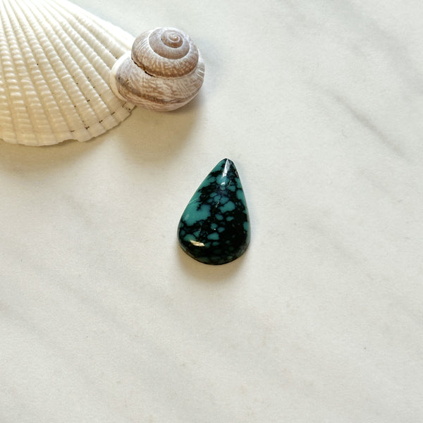 Large Ocean Blue Teardrop Yungai Turquoise Background